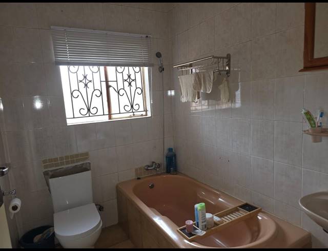 3 BEDROOM HOUSE FOR SALE IN FLORA PARK